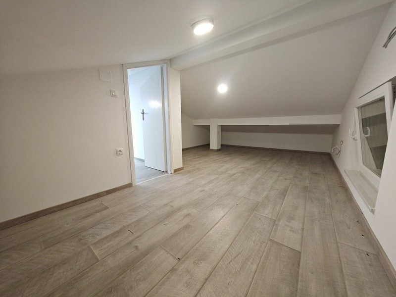 Le grenier peut être utilisé comme chambre d'enfant.