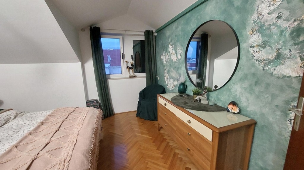 Chambre avec équipement moderne