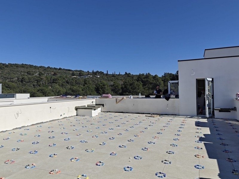 Grand toit-terrasse au deuxième étage