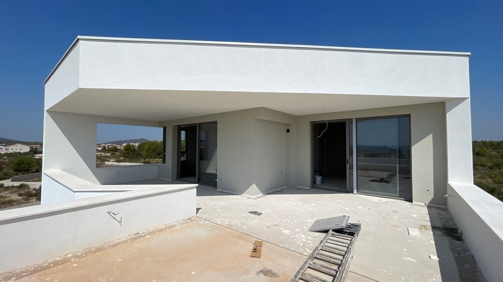 Terrasse couverte avec portes coulissantes vers le séjour, penthouse A3577 à Vodice.