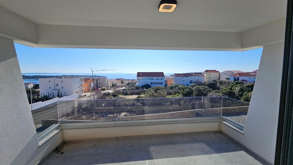 Terrasse couverte avec vue mer du bien A3585 en Croatie.