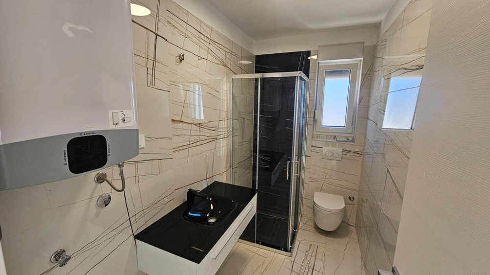 Salle de bains moderne.