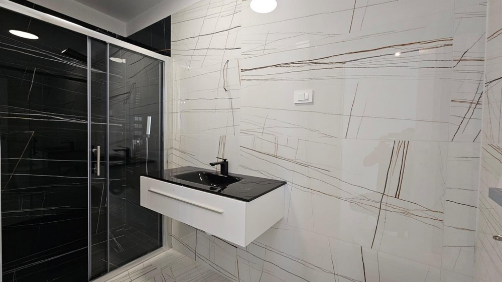 Nouvelle salle de bains du bien A3587.