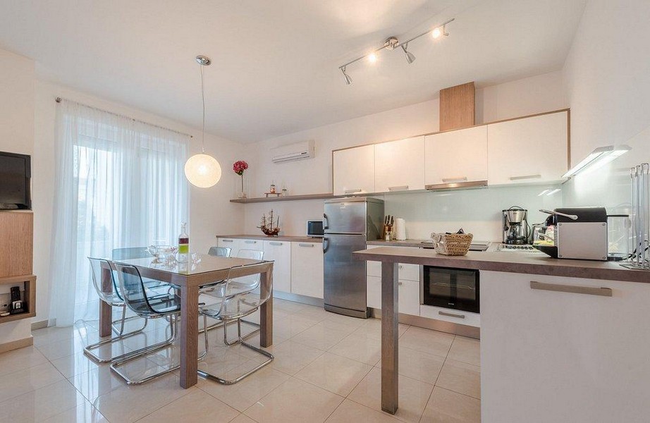 Cuisine moderne avec coin repas