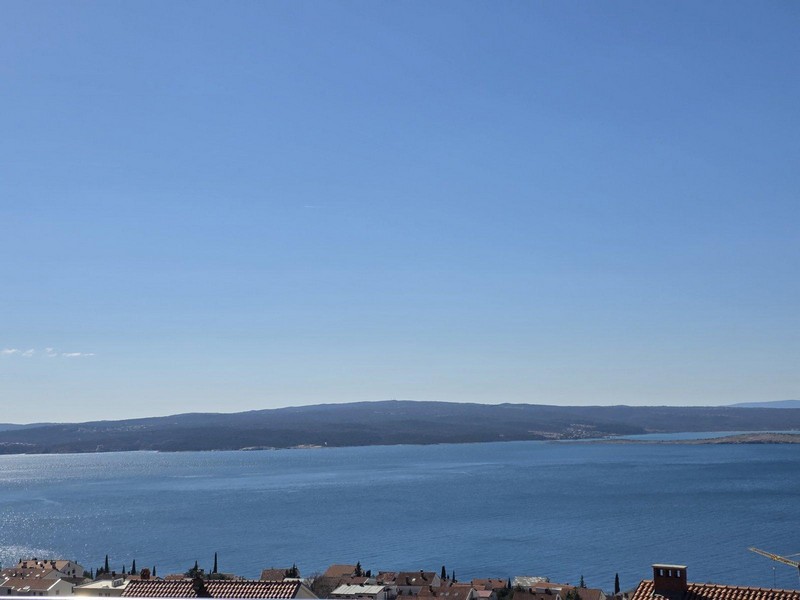 Vue panoramique sur la mer et le paysage côtier
