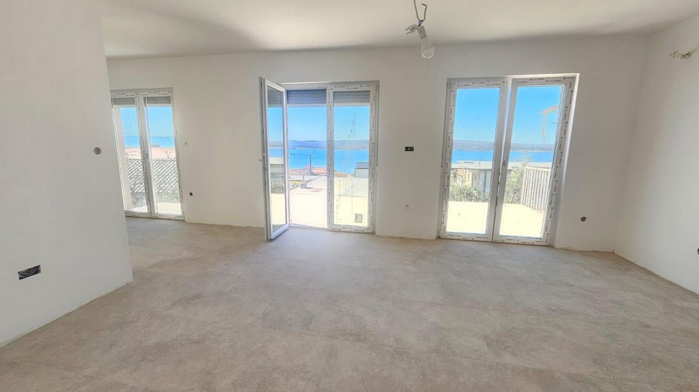 Séjour baigné de lumière de l'appartement A3604 avec belle vue mer.