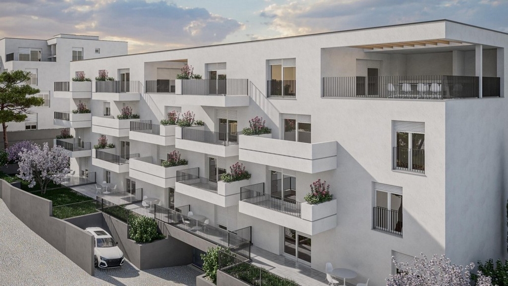 Visualisation de l'immeuble d'habitation avec places de stationnement - île de Ciovo, Croatie.