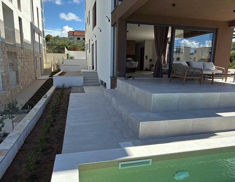 Appartement moderne en rez-de-chaussée avec vue mer à Kozino