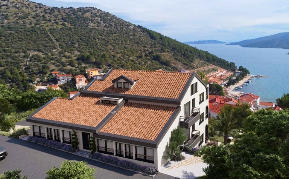 Vue mer du bien A3641 dans la région de Trogir, Croatie.