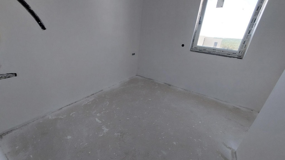 Chambre en gros œuvre avec fenêtre