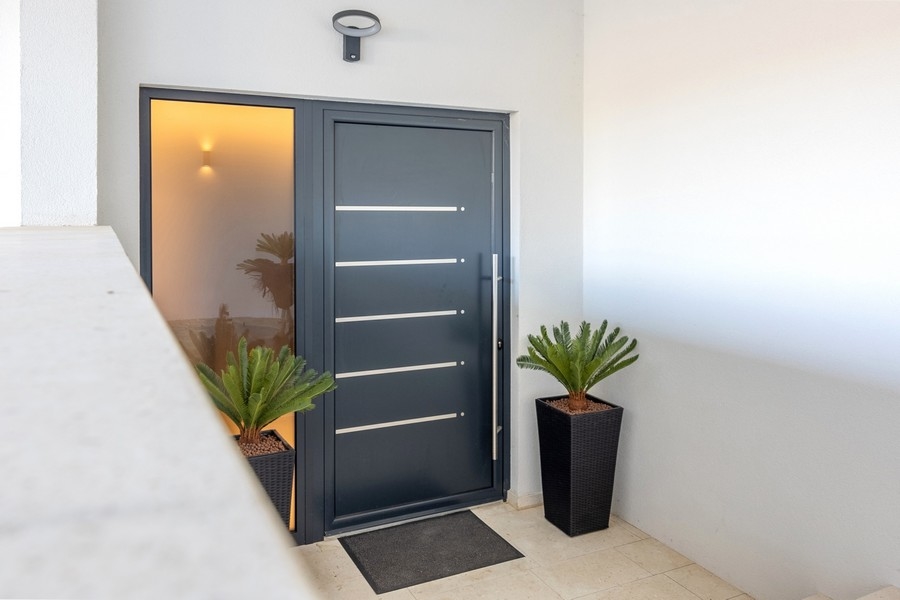 Porte d'entrée de l'appartement.