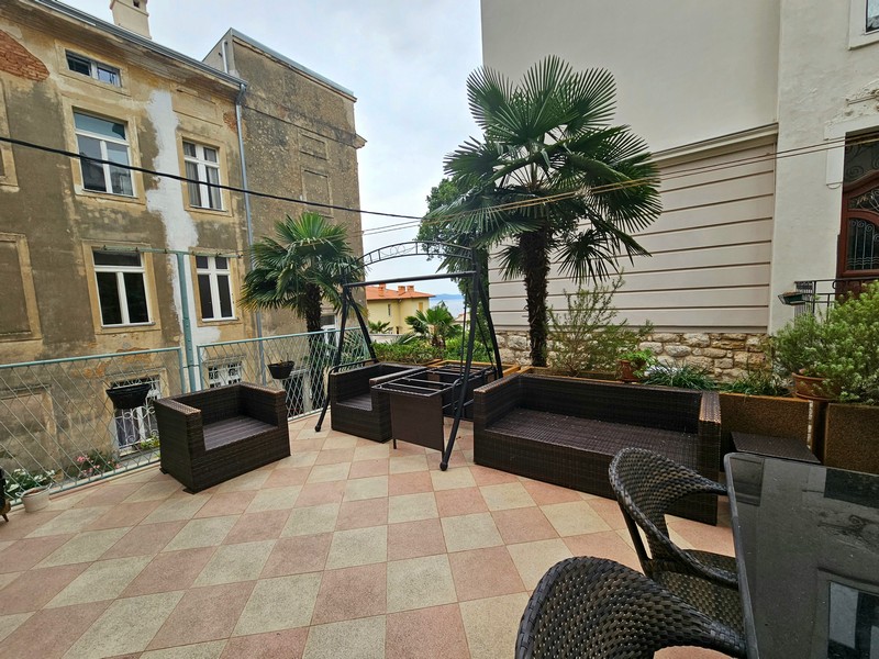 Grande terrasse du bien A3674 à Opatija - Panorama Scouting.