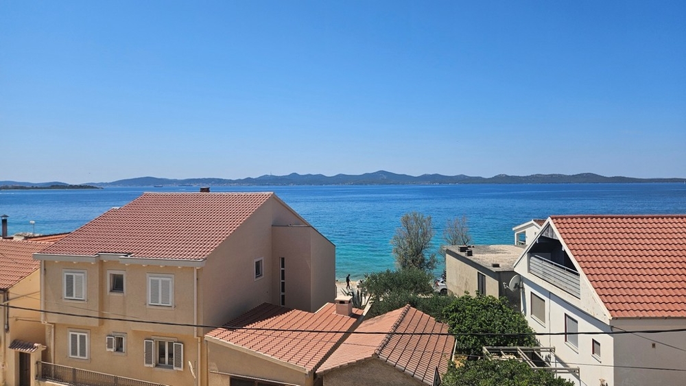 Vue sur la mer et la chaîne d'îles au large