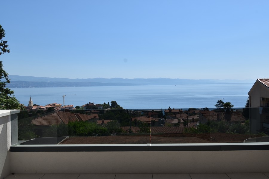 Vue sur la mer depuis le bien A3684 en Croatie - Panorama Scouting.