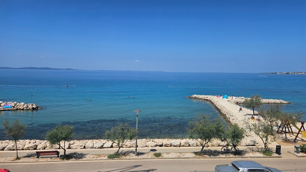 Gros œuvre avec grandes baies vitrées et piscine