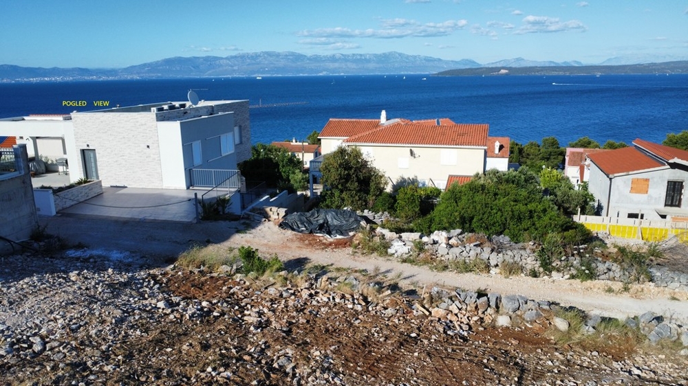 Vue mer du bien A3714 sur Solta en Croatie.