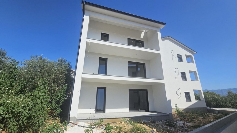 Appartement neuf près de la mer à vendre sur l'île de Krk en Croatie.