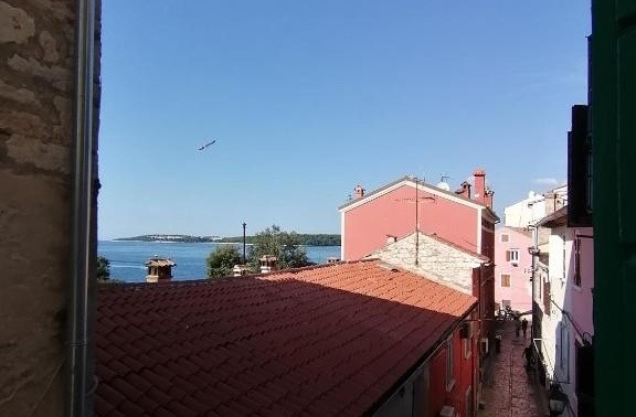 Vue mer du bien A3729 à Rovinj, Istrie.