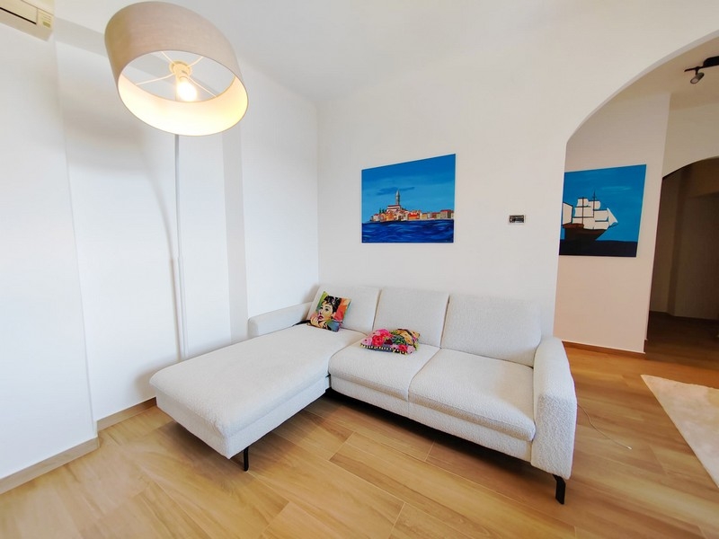 Canapé dans le séjour de l'appartement A3735 à Rovinj, Istrie - Panorama Scouting.