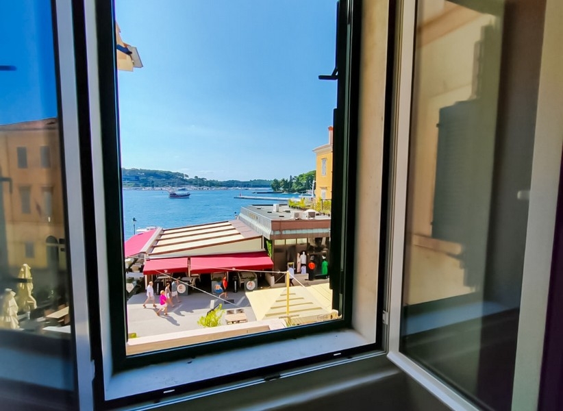 Vue mer du bien A3735 à Rovinj.