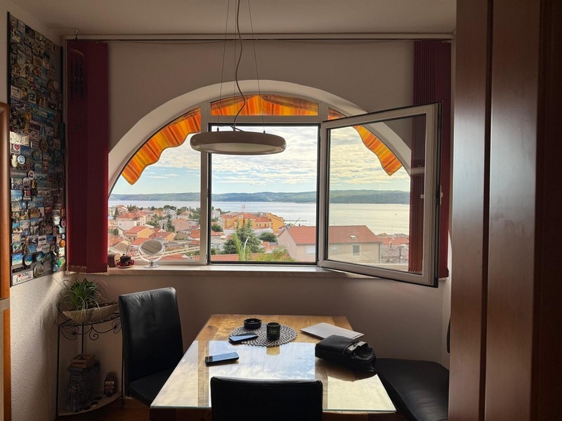 Vue de l'espace repas sur la mer - bien A3738 en Croatie.