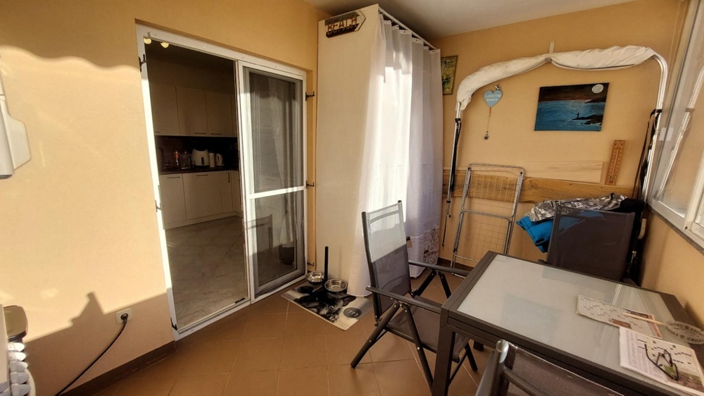 Loggia fermée avec accès à la cuisine