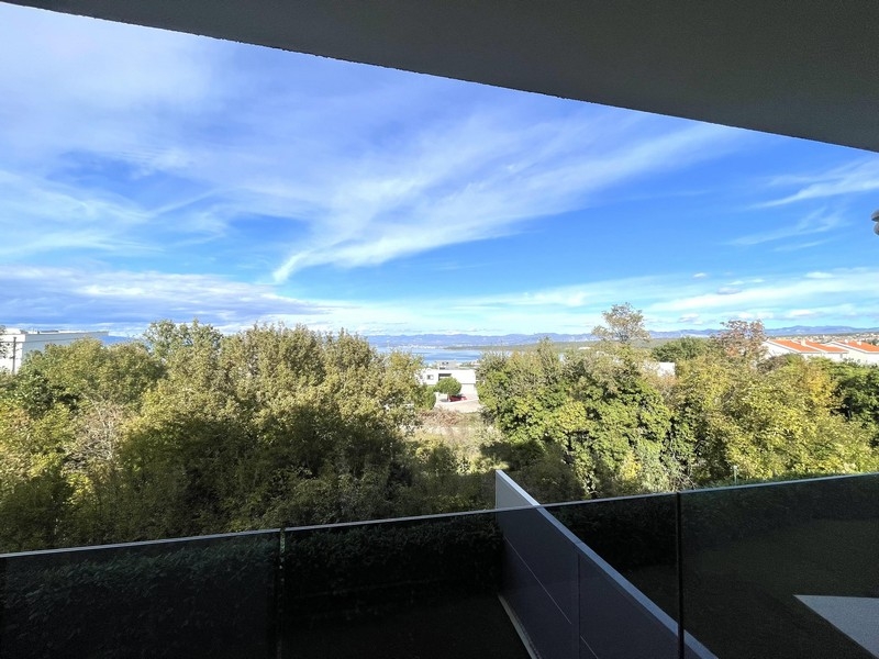Vue sur la verdure jusqu'à la mer - bien A3780.