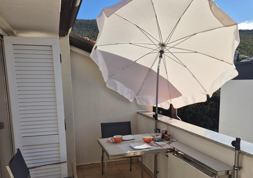 Appartement sous les combles à vendre.