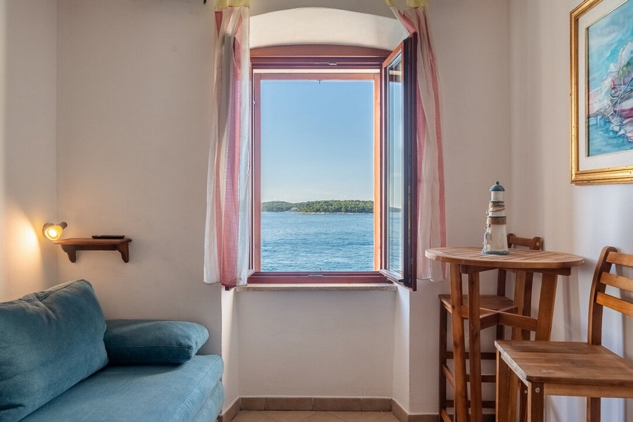 Appartement pieds dans l'eau à vendre à Rovinj, Istrie.
