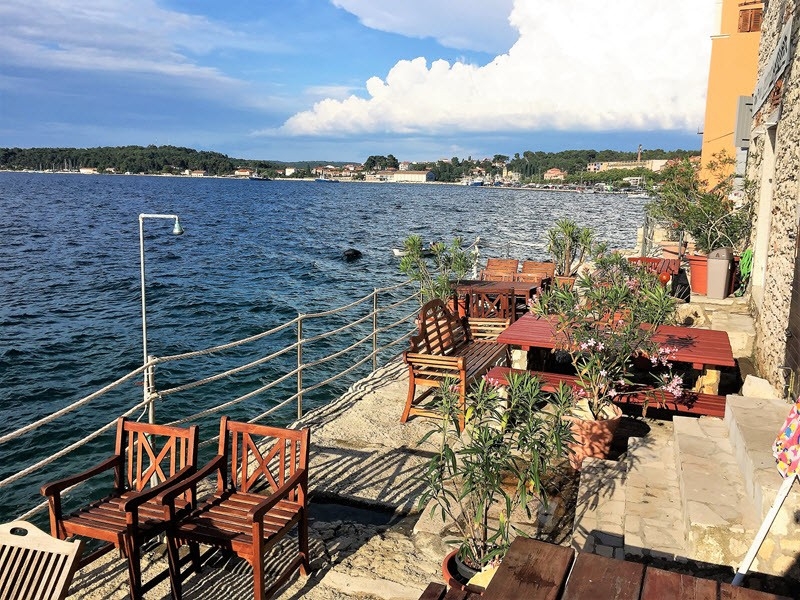 Biens immobiliers en première ligne de mer en Croatie.