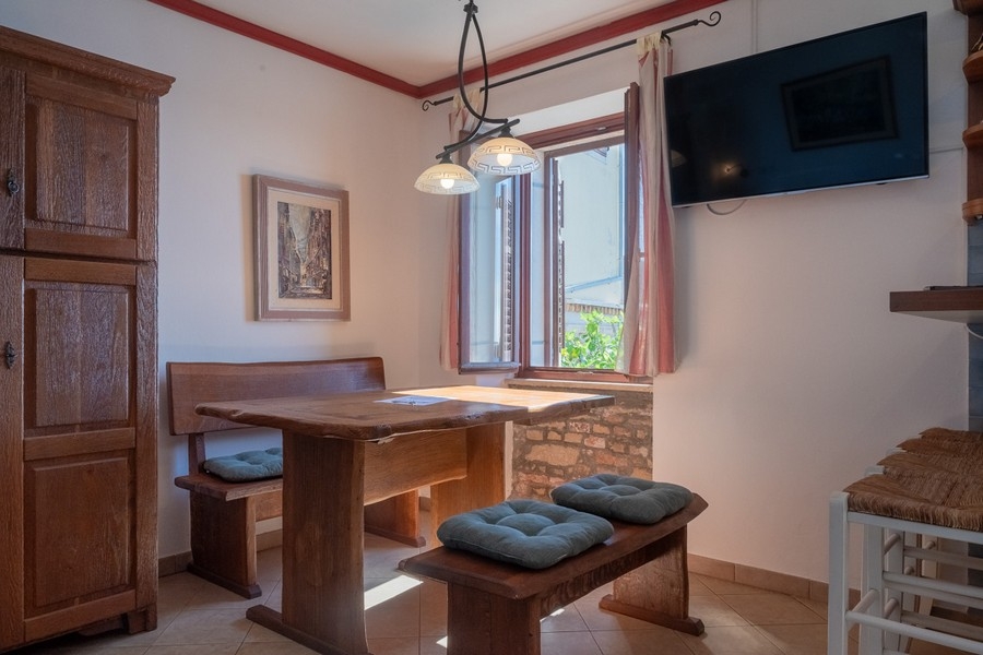 Coin repas du bien A3795 à Rovinj, Istrie.