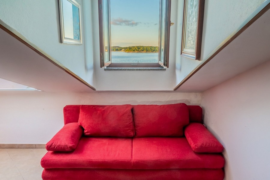 Appartement sous les combles en première ligne de mer - bien A3797