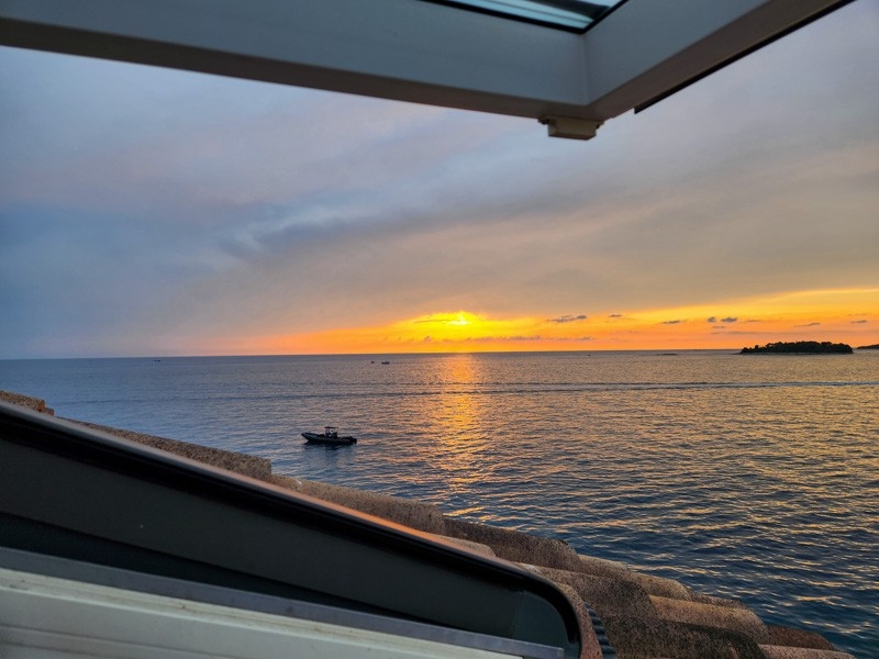 Appartement sous les combles en bord de mer à vendre en Croatie.