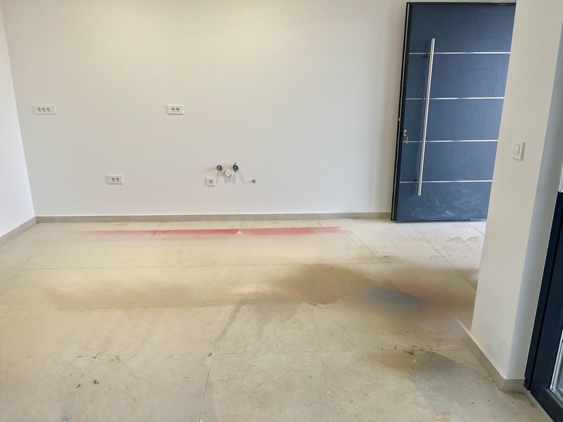Entrée et raccordements de cuisine de l'appartement au rez-de-chaussée à Omisalj