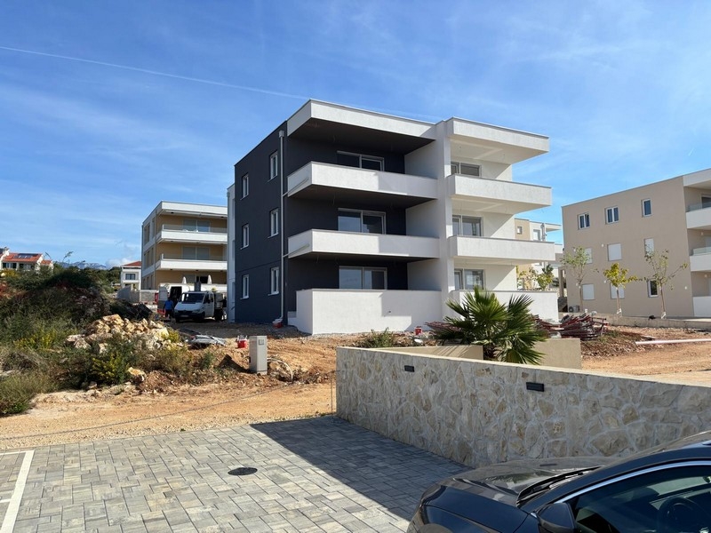 Appartements modernes à vendre sur Pag dans la localité de Novalja.