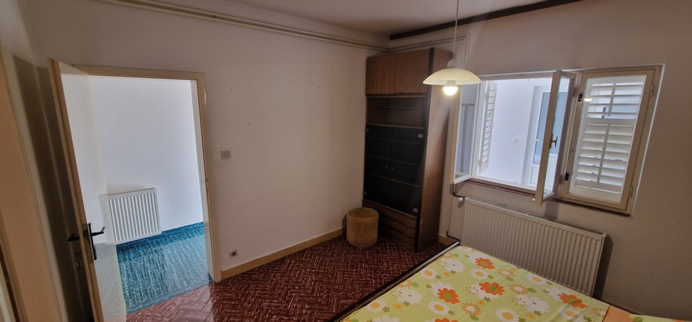 Chambre 1 avec vue sur le couloir