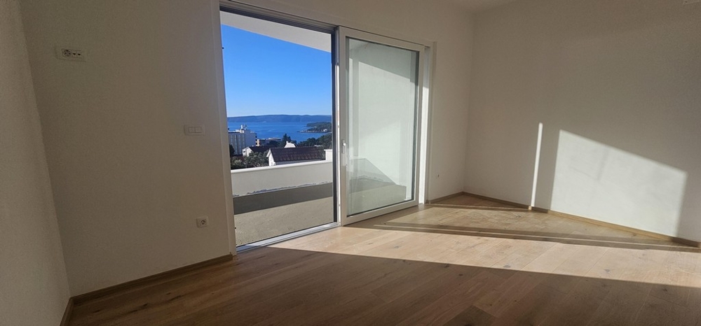 Chambre avec accès à la terrasse et vue mer