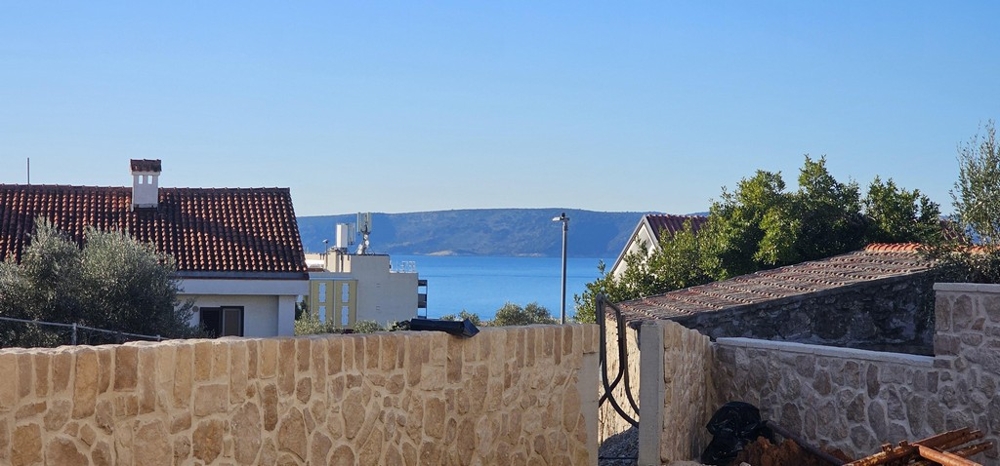 Vue du jardin sur la mer - bien A3839, Croatie.