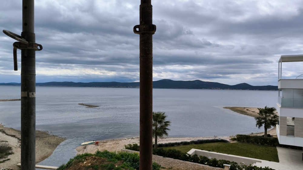 Vue mer depuis un appartement neuf directement sur la plage en Croatie