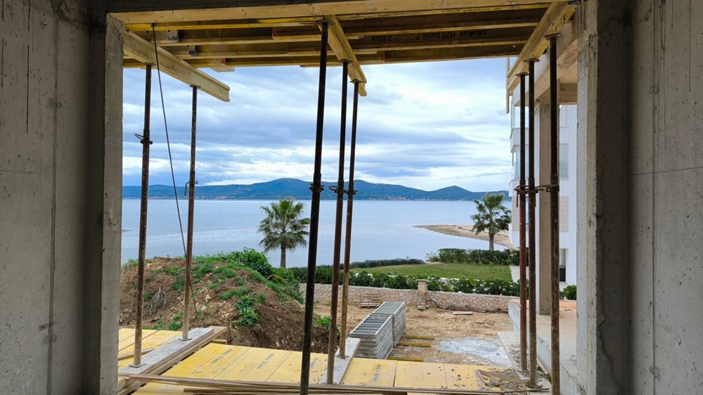 Appartement en gros œuvre avec vue mer et terrasse couverte en Croatie