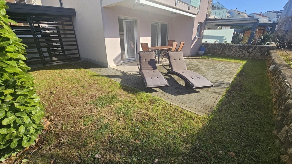 Appartement avec jardin à vendre sur l'île de Krk