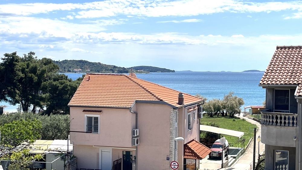 Chambre en gros œuvre avec fenêtre
