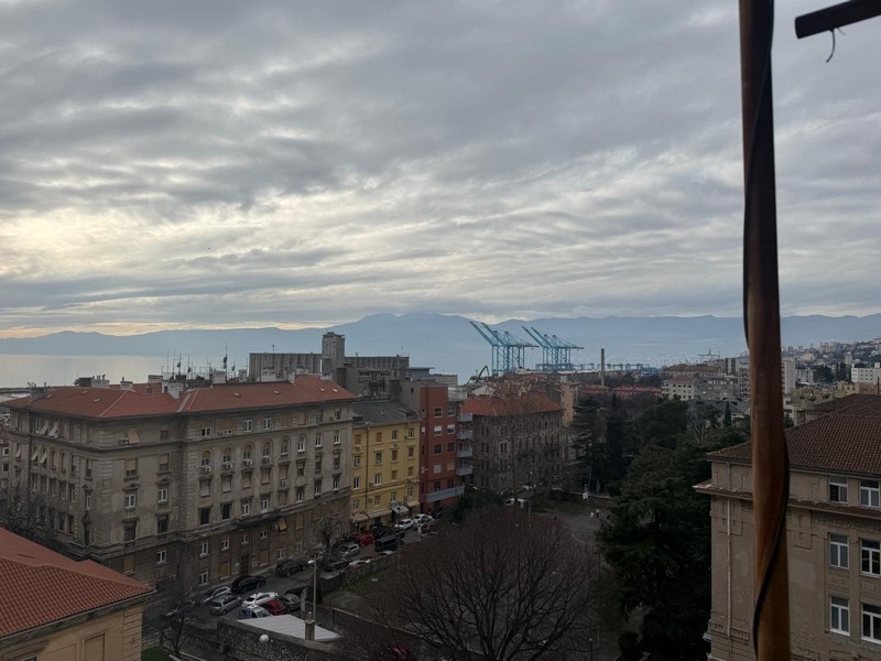 Vue mer depuis le balcon du bien A3855 en Croatie - Panorama Scouting.
