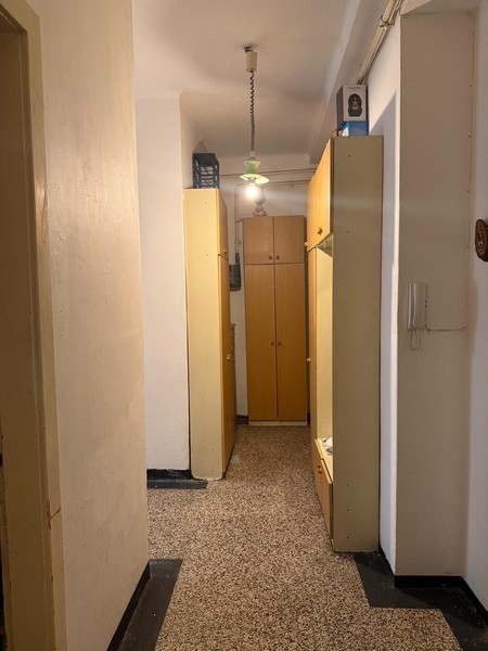 Couloir avec placards intégrés