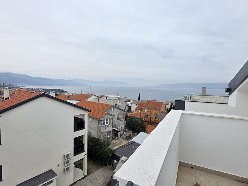 Terrasse avec vue mer de l'appartement A3859 à Novi Vinodolski, Croatie.