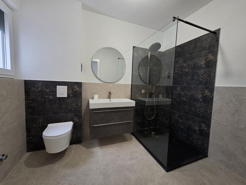 Salle de bains moderne.