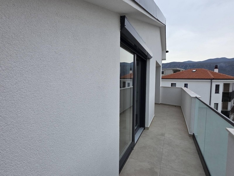 Vue sur la terrasse de l'appartement sous les combles A3859 à Novi Vinodolski.
