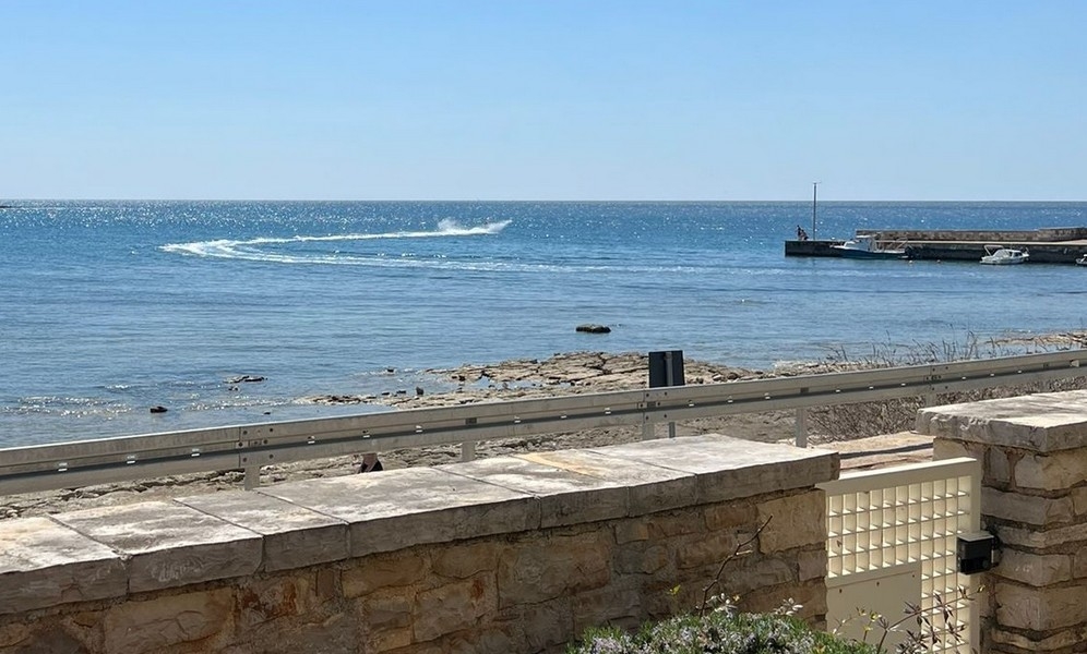 Appartement directement en bord de mer à vendre en Istrie.