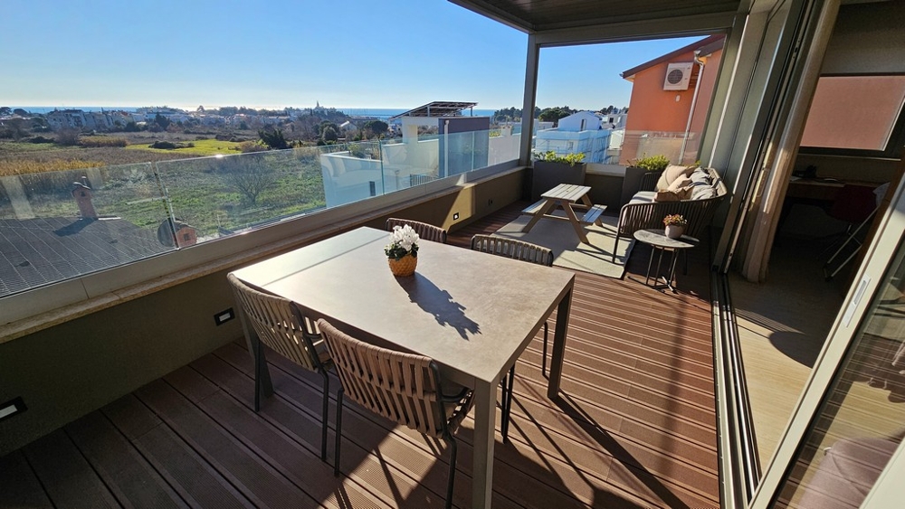 Terrasse de l'appartement A3865, à vendre à Novigrad en Istrie.