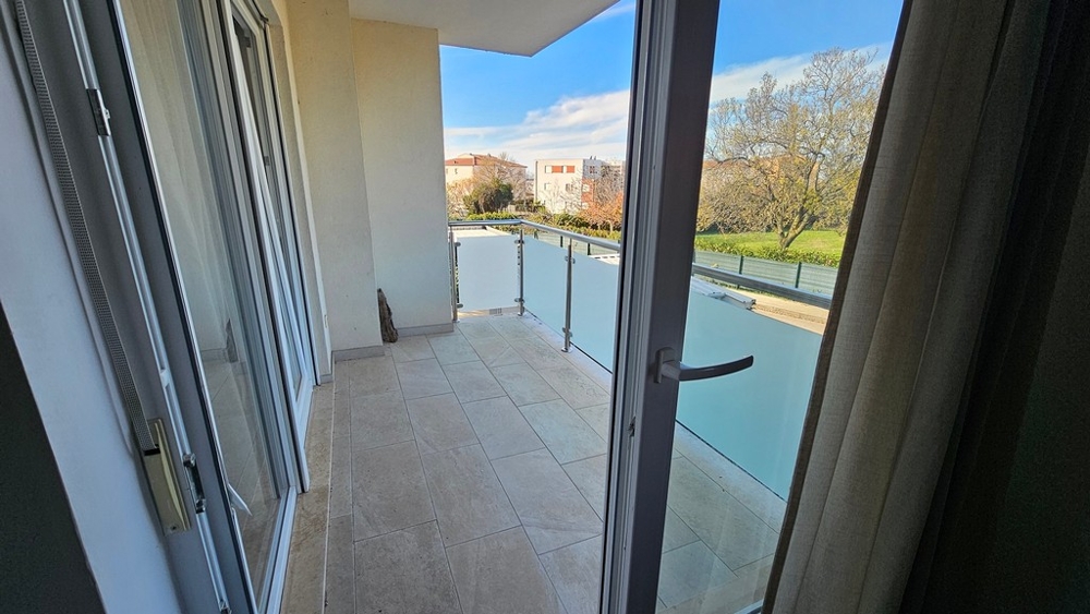 Vue sur le balcon de l'appartement A3870, à vendre à Novigrad (Istrie).